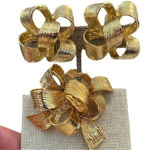 1980’s Vintage Brooch and earring set